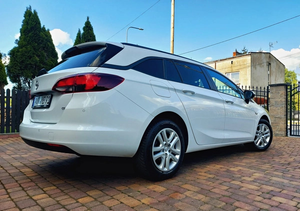 Opel Astra cena 35900 przebieg: 197000, rok produkcji 2017 z Zawiercie małe 667